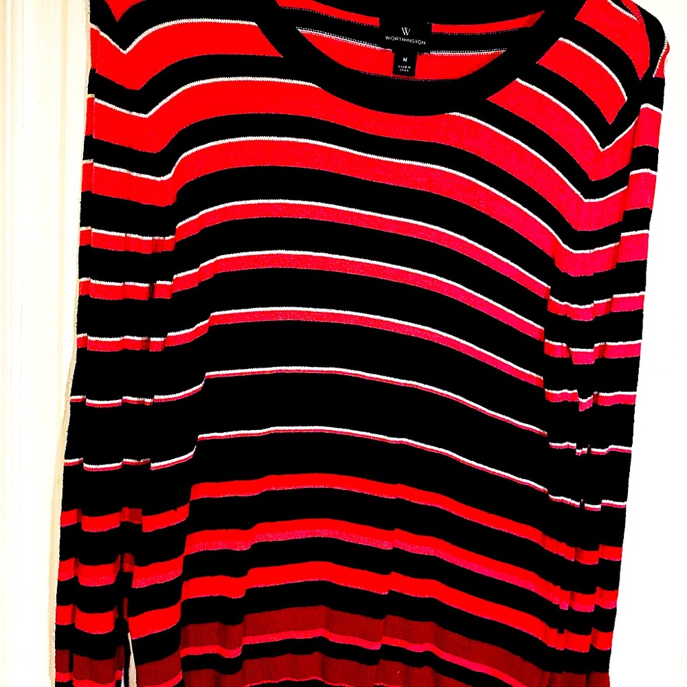 Women’s size mediumstriped sweater. great shape no tears or rips by worthington